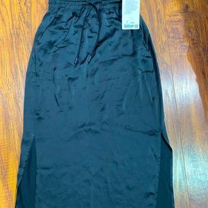 Lululemon NWT black slip skirt